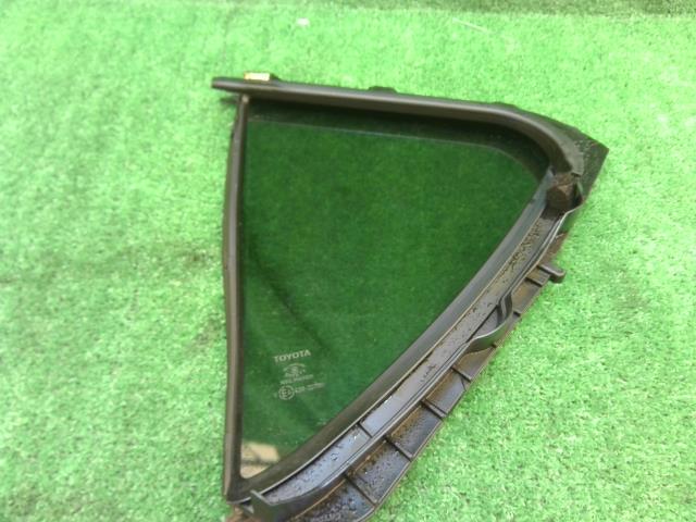 【中古】中古部品 アクア NHP10 右クォーターガラス 【3260240000-240513000417280】