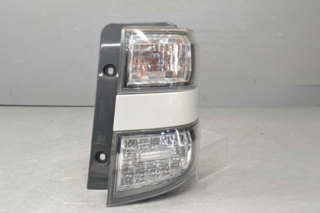 【中古】中古部品 ヴェルファイア GGH20W 右テールランプ 【3310580000-240514000215500】