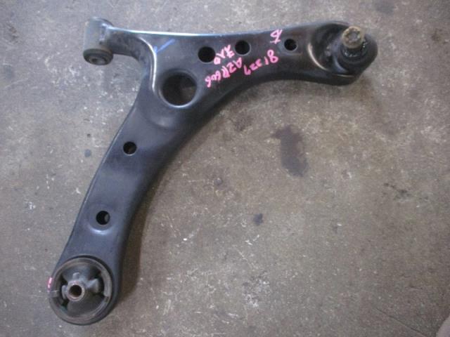 【中古】中古部品 ヴォクシー AZR60G 右フロントロアアーム 【3500080000-240315000451720】