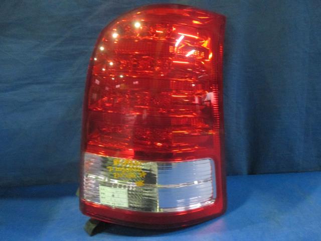 【中古】中古部品 ウィッシュ ZNE10G 右テールランプ 【3310160100-001628673915500】