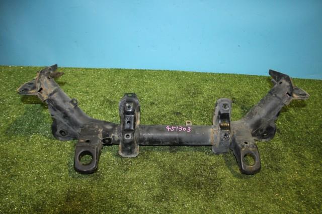 【中古】中古部品 エブリィ DA52V フロントメンバー 【3330950100-000045130351710】