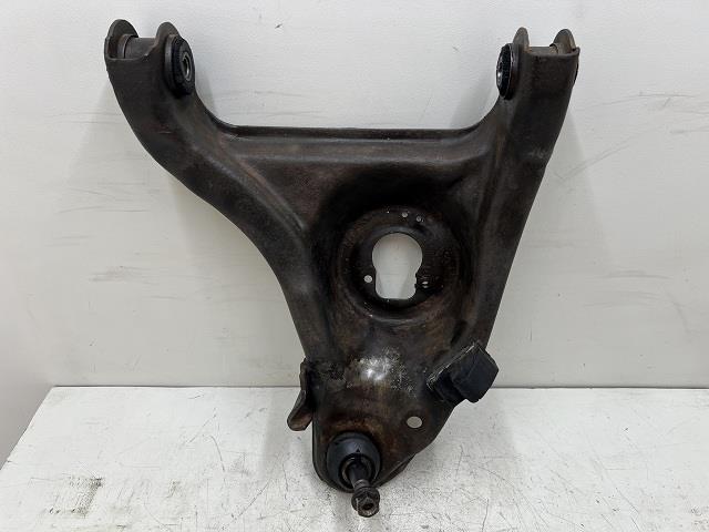 【中古】中古部品 シボレー カマロ CF14A 右フロントロアアーム 【3310070100-000203016551720】