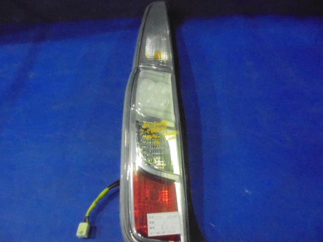 【中古】中古部品 ステラ LA100F 左テールランプ 【3310160100-001324904715600】