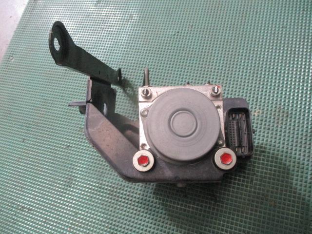 【中古】中古部品 エブリィ DA64V ABSアクチュエーター 【3310190100-000244001442500】