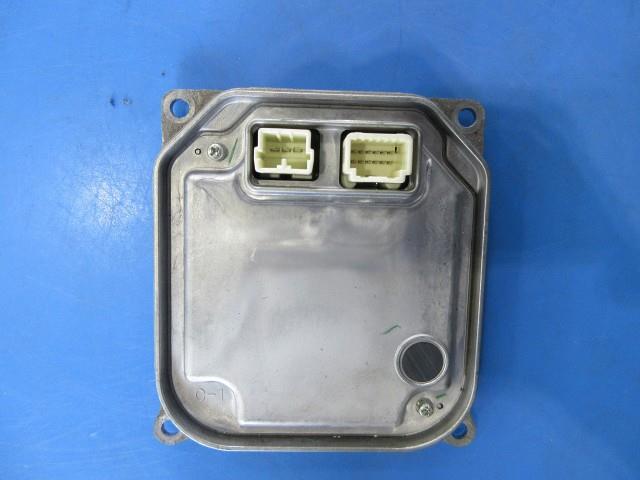 【中古】中古部品 プリウスα ZVW41W ライトコントロールユニット 【3310590000-000007707110810】