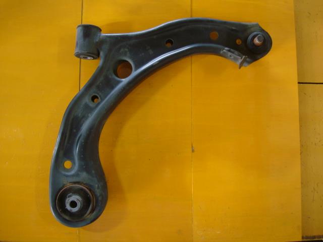 【中古】中古部品 N−BOX JF1 右フロントロアアーム 【3340220100-000225014251720】