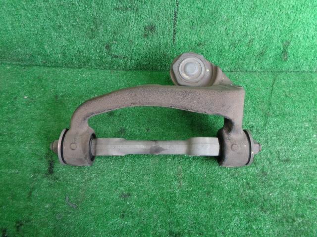 【中古】中古部品 アトラス AKR81A 右フロントアッパアーム 【3330160100-000024038351730】