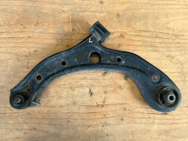 【中古】中古部品 N－BOX JF2 左フロントロアアーム 【3330650100-000243012851740】
