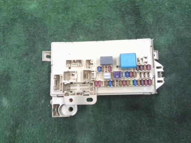 【中古】中古部品 プレオプラス LA300F ヒューズボックス 【3310200100-000020985367800】
