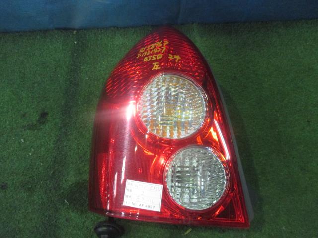 【中古】中古部品 ファミリア BJ5W 左テールランプ 【3310160100-001601110215600】