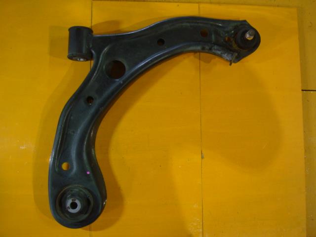 【中古】中古部品 N−WGN JH1 右フロントロアアーム 【3340220100-000225029451720】