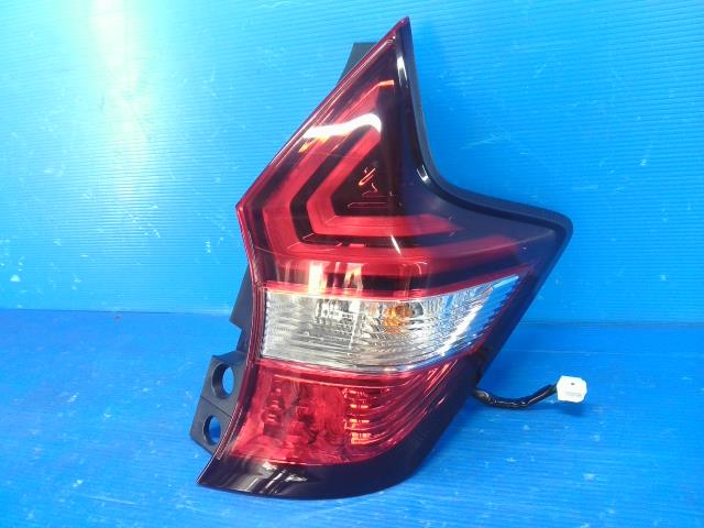 【中古】中古部品 ノート HE12 右テールランプ 【3310550000-231002000415500】
