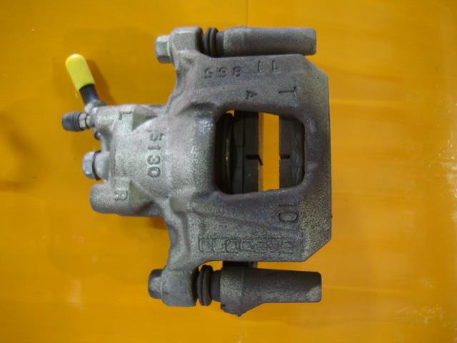 【中古】中古部品 ミラトコット LA550S 左フロントキャリパー 【3340220100-000225009844360】