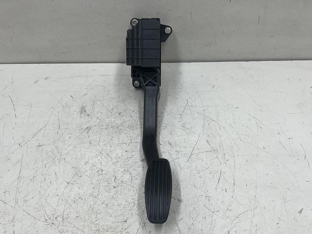 【中古】中古部品 フィアット 500 31214 ペダル 【3310070100-0000Y0757077500】