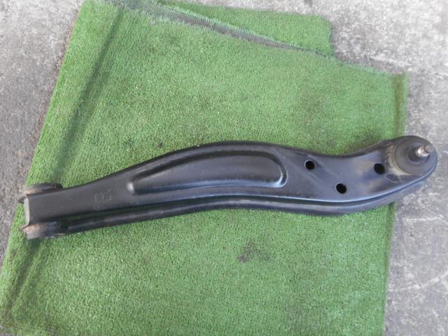 【中古】中古部品 ハイゼット S210P 右フロントロアアーム 【3330190100-000002136451720】