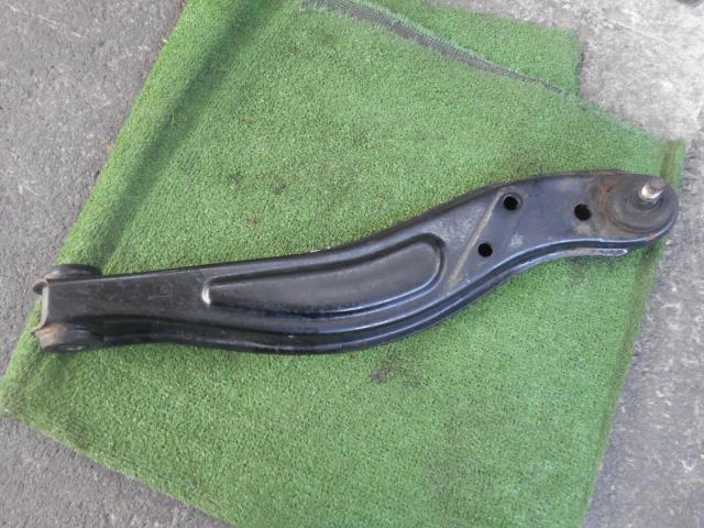 【中古】中古部品 ハイゼット S210P 左フロントロアアーム 【3330190100-000002136451740】