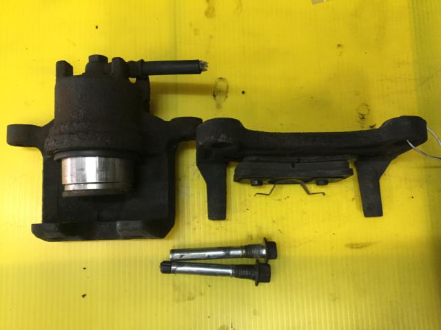 【中古】中古部品 オッティ H92W 右フロントキャリパー 【3330960100-000052294044330】