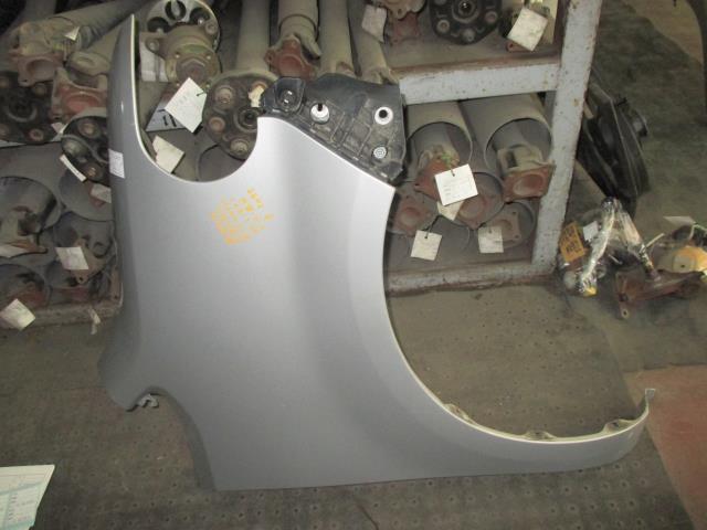 メーカー トヨタ 車名 ポルテ 型式類別 12540-0002 グレード 1300 130I Cパッケージ 認定型式 CBA-NNP10 車両タイプ 3ドアハッチバック 年式 H20/7 シフト 駆動 通称型式 エンジン型式 2NZ-FE ミッション型式 アクスル型式 03A 車体色 銀 車体色No 1E7 トリム色No FA41 走行距離(Km) 123,000 メーカー純正品番 部品メーカー品番 保証 0ヶ月/0km 付加情報 ボディーフルカラー同色; ★車体色No【1E7】; ドアミラー仕様;マーカー無し分 ,(1)その他() 年式相応 商品情報 ※純正番号およびモデル番号は参考としてください。※リビルト部品を購入される際のお願い【再生部品】と表示されているものをリビルト部品と呼んでいます。リビルト部品の場合には、交換時に取り外した部品をご返却していただく場合があります。詳しくはこちら※大物商品(ドア・ボンネット・バンパー等)は個人宅への配送ができない場合がございます。その場合、最寄りの配送業者支店止め等の対応となりますので、あらかじめご了承ください。 ページ上部へ【中古】中古部品 ポルテ NNP10 右フロントフェンダー 【3310160100-001483111710600】