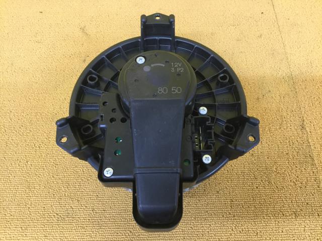 【中古】中古部品 ヴォクシー ZRR75W ヒーターブロアモーター 【3330960100-000052275867900】