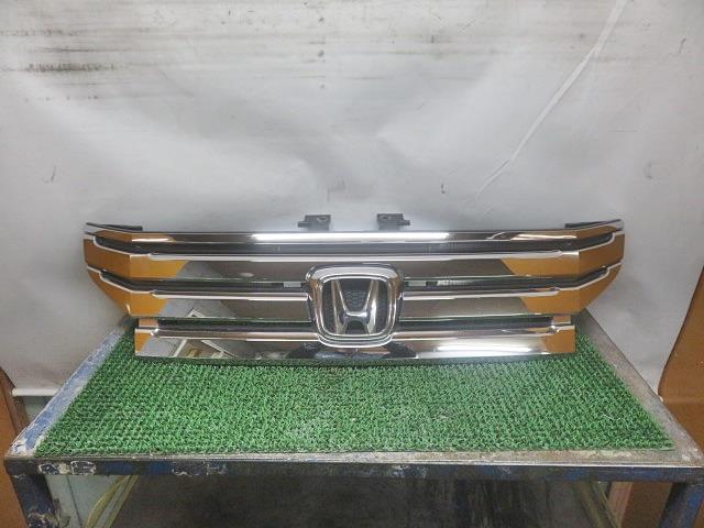 【中古】中古部品 ステップワゴン RK6 ラジエータグリル 【3330380100-000036017710400】