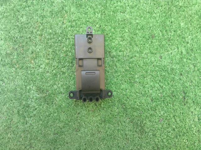 【中古】中古部品 フィット GK3 パワーウインドウスイッチ 【3260240000-240625000161903】