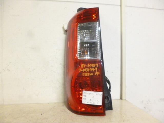 【中古】中古部品 eKクラッシィ H81W 左テールランプ 【3310160100-001131073815600】