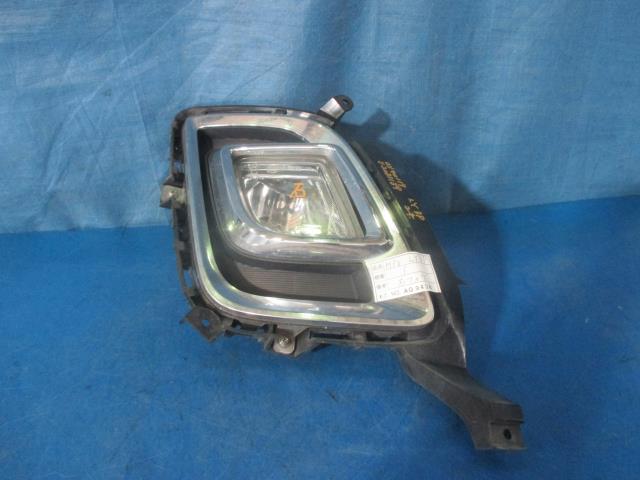 【中古】中古部品 MPV LY3P 右フォグランプ 【3310160100-001649063010850】