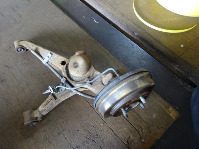 【中古】中古部品 サンバー TT1 左リアナックルハブ 【3310410000-000243026644440】