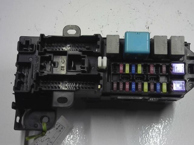 メーカー ダイハツ 車名 タント 型式類別 16010-0011 グレード 660 カスタムXリミテッド 認定型式 DBA-L375S 車両タイプ 5ドアハッチバック 年式 H21/8 シフト 駆動 通称型式 エンジン型式 KF-VE ミッション型式 アクスル型式 車体色 黒 車体色No トリム色No FJ10 走行距離(Km) 100,000 メーカー純正品番 82600-B2240 部品メーカー品番 89221-B2060 保証 1ヶ月/1000km 付加情報 室内左側 商品情報 ※純正番号およびモデル番号は参考としてください。※リビルト部品を購入される際のお願い【再生部品】と表示されているものをリビルト部品と呼んでいます。リビルト部品の場合には、交換時に取り外した部品をご返却していただく場合があります。詳しくはこちら※大物商品(ドア・ボンネット・バンパー等)は個人宅への配送ができない場合がございます。その場合、最寄りの配送業者支店止め等の対応となりますので、あらかじめご了承ください。 ページ上部へ【中古】中古部品 タント L375S ヒューズボックス 【3310160100-000213066267800】