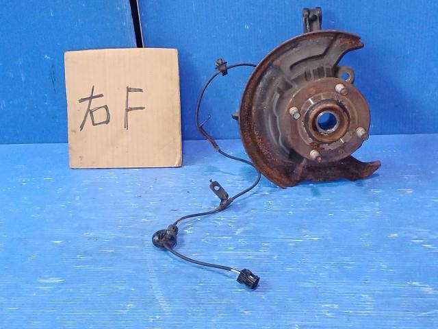 メーカー ダイハツ 車名 ミラ 型式類別 15622-0093 グレード L 認定型式 DBA-L275S 車両タイプ 5ドアハッチバック 年式 H24/3 シフト 5F 駆動 4×2 通称型式 L275SGMMF エンジン型式 KF-VE ミッション型式 アクスル型式 車体色 ライトローズマイカメタリック 車体色No T22 トリム色No YB41 走行距離(Km) 75,559 メーカー純正品番 43211-B2041 部品メーカー品番 保証 1ヶ月/1000km 付加情報 ABS付,ローター欠品,キャリパー欠品,ハブ43502-B5020,サビあり 商品情報 ※純正番号およびモデル番号は参考としてください。※リビルト部品を購入される際のお願い【再生部品】と表示されているものをリビルト部品と呼んでいます。リビルト部品の場合には、交換時に取り外した部品をご返却していただく場合があります。詳しくはこちら※大物商品(ドア・ボンネット・バンパー等)は個人宅への配送ができない場合がございます。その場合、最寄りの配送業者支店止め等の対応となりますので、あらかじめご了承ください。 ページ上部へ【中古】中古部品 ミラ L275S 右フロントナックルハブ 【3310050100-221219000344310】