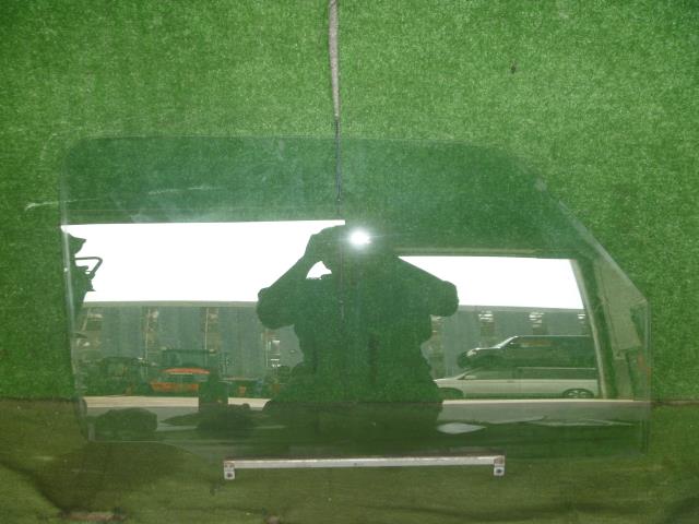 メーカー スズキ 車名 ジムニー 型式類別 12717-0008 グレード ワイルドウインド 4WD 認定型式 ABA-JB23W 車両タイプ 3DJワゴン 年式 H19/12 シフト 4FT 駆動 4×4 通称型式 JB23WJXGR-SCD6 エンジン型式 K6AT ミッション型式 アクスル型式 車体色 金 クリアベージュメタリック 車体色No ZDK トリム色No C13 走行距離(Km) メーカー純正品番 84531-81A11 部品メーカー品番 M2H3 保証 0ヶ月/0km 付加情報 グリーン/点検OK 商品情報 (1)[,擦り傷,キズよごれ多少] ※純正番号およびモデル番号は参考としてください。※リビルト部品を購入される際のお願い【再生部品】と表示されているものをリビルト部品と呼んでいます。リビルト部品の場合には、交換時に取り外した部品をご返却していただく場合があります。詳しくはこちら※大物商品(ドア・ボンネット・バンパー等)は個人宅への配送ができない場合がございます。その場合、最寄りの配送業者支店止め等の対応となりますので、あらかじめご了承ください。 ページ上部へ【中古】中古部品 ジムニー JB23W 右フロントドアガラス 【3330370100-000243014113130】
