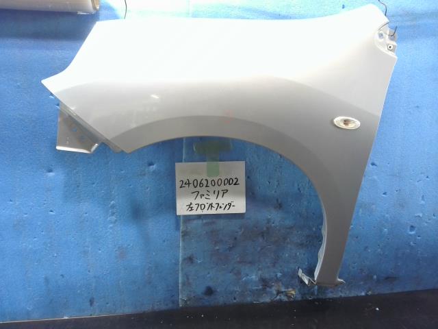 メーカー マツダ 車名 ファミリア 型式類別 15632-0014 グレード VE 認定型式 DBF-BVY12 車両タイプ ボンネットバン 年式 H29/8 シフト CVT 駆動 通称型式 BVY12 エンジン型式 HR15DE ミッション型式 RE0F11A アクスル型式 GM38 車体色 ブリリアントシルバーメタリック 車体色No 36P トリム色No K 走行距離(Km) 115,962 メーカー純正品番 1N34-52-210 部品メーカー品番 保証 0ヶ月/0km 付加情報 ターンランプ付 商品情報 (1)[5,へこみ,直径1cm](1)[全体,その他,再塗装/薄線傷多少](1)[全体,サイトソウ,表面ザラザラ状態悪い](2)[,その他,取付波打ち変形多少](2)[全体,擦り傷,A　多数](2)[全体,擦り傷,ウスイスリキズ,トビイシキズ多数有り](3)[9,その他,ヒッカキ+錆40x30mm](4)[9,へこみ,30x30mm] ※純正番号およびモデル番号は参考としてください。※リビルト部品を購入される際のお願い【再生部品】と表示されているものをリビルト部品と呼んでいます。リビルト部品の場合には、交換時に取り外した部品をご返却していただく場合があります。詳しくはこちら※大物商品(ドア・ボンネット・バンパー等)は個人宅への配送ができない場合がございます。その場合、最寄りの配送業者支店止め等の対応となりますので、あらかじめご了承ください。 ページ上部へ【中古】中古部品 ファミリア BVY12 左フロントフェンダー 【3310220100-240620000210700】