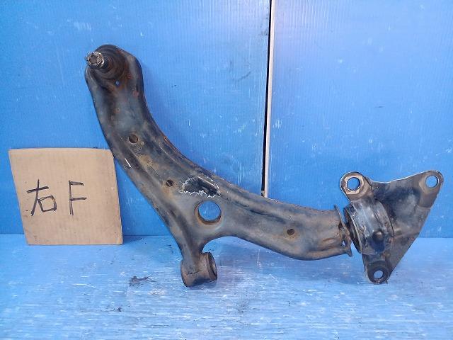 【中古】中古部品 フィット GP1 右フロントロアアーム 【3310050100-000213021251720】