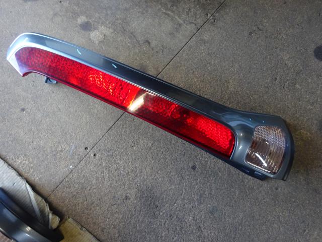 【中古】中古部品 セレナ CC25 右テールランプ 【3310410000-000223120215500】