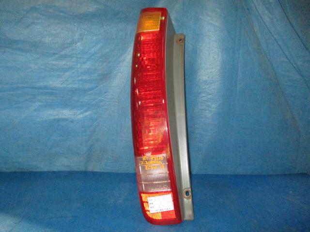 【中古】中古部品 オーパ ZCT10 左テールランプ 【3310160100-001673634115600】