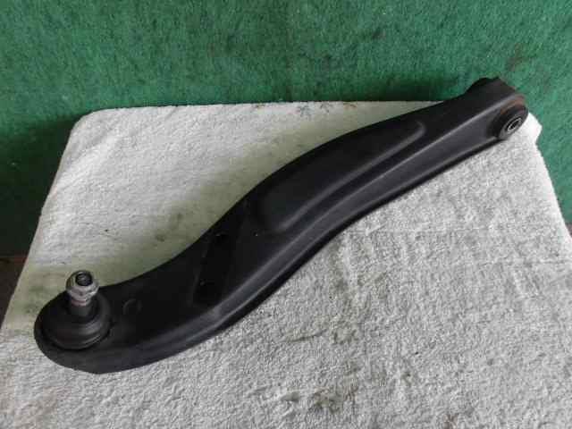 【中古】中古部品 ハイゼット S200P 左フロントロアアーム 【3310420000-000002282651740】