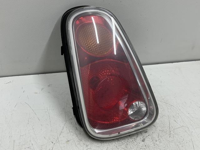 【中古】中古部品 BMW ミニ RE16 左テールランプ 【3310070100-000090750715600】