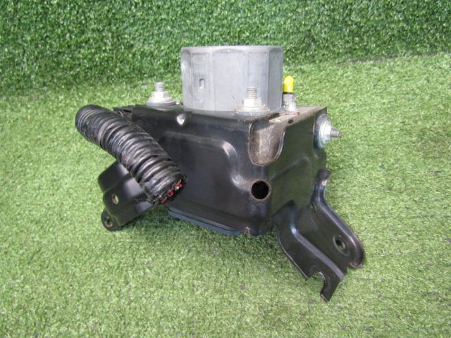 【中古】中古部品 スイフト ZC72S ABSアクチュエーター 【3330200100-230685000042500】