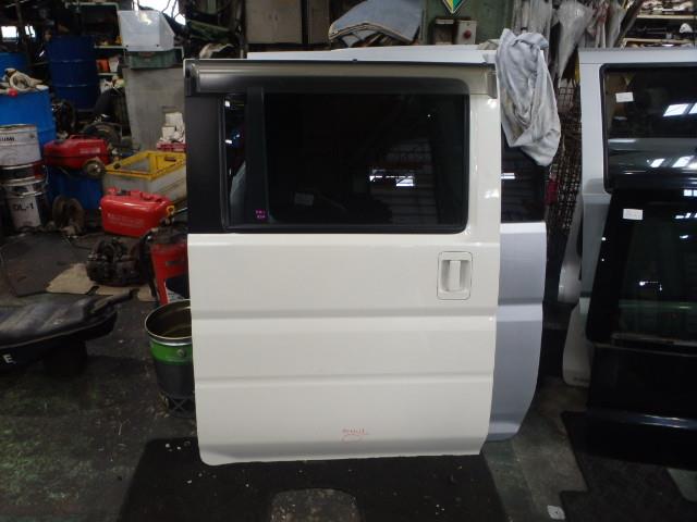 【中古】中古部品 バモス HM1 右リアドア 【3331010800-000022420813300】