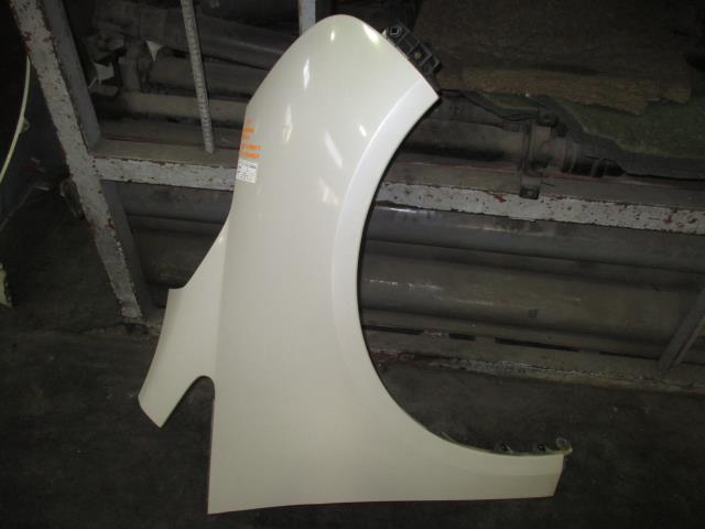 【中古】中古部品 グランディス NA4W 右フロントフェンダー 【3310160100-001358009010600】