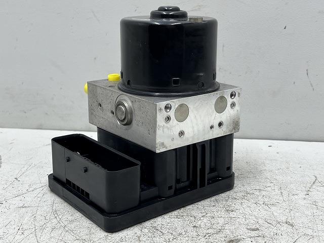 【中古】中古部品 VW ゴルフヴァリアント 1KBLG ABSアクチュエーター 【3310070100-0000Y0751842500】