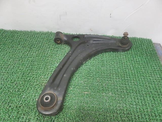【中古】中古部品 エブリィ DA17V 右フロントロアアーム 【3330380100-000036022351720】