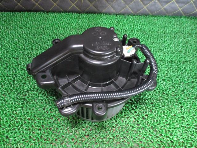 【中古】中古部品 エブリィ DA17V ヒーターブロアモーター 【3330660100-000024312467900】
