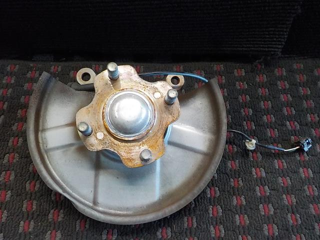 【中古】中古部品 ミニキャブ DS17V 左フロントナックルハブ 【3260200000-240722000144340】
