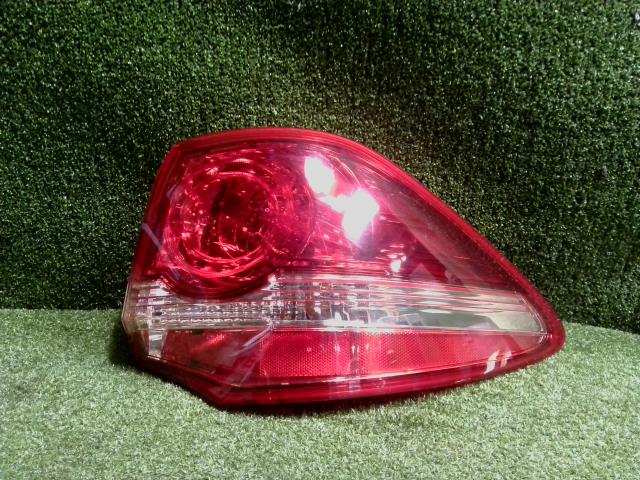 【中古】中古部品 クラウン GRS200 右テールランプ 【3260300000-240729000115500】