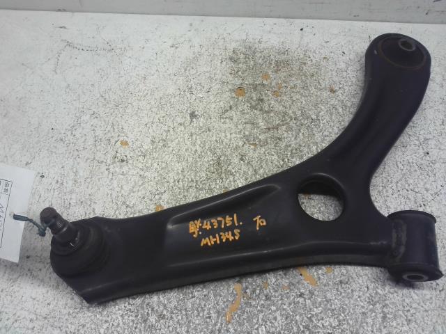 【中古】中古部品 ワゴンR MH34S 右フロントロアアーム 【3310160100-000004375151720】