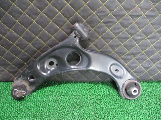 【中古】中古部品 ムーヴ L150S 左フロントロアアーム 【3330660100-000024318251740】