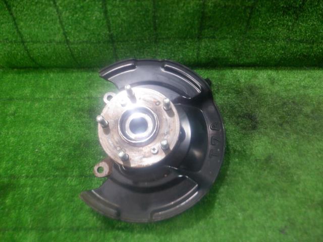 【中古】中古部品 ヴェゼル RU4 左フロントナックルハブ 【3330420100-240717000244340】