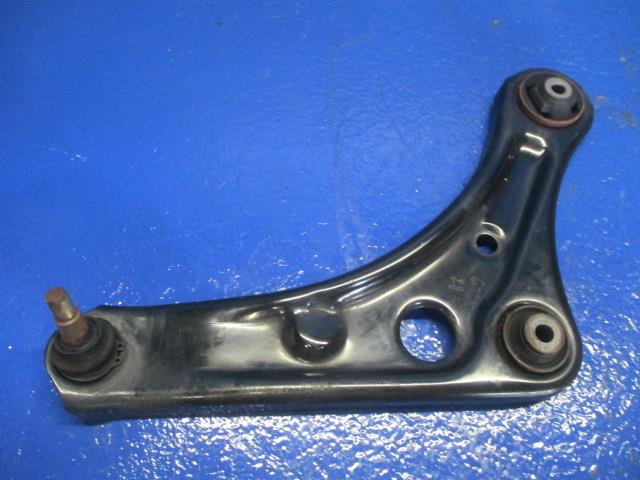 【中古】中古部品 eKワゴン B33W 右フロントロアアーム 【3310270100-000014316951720】