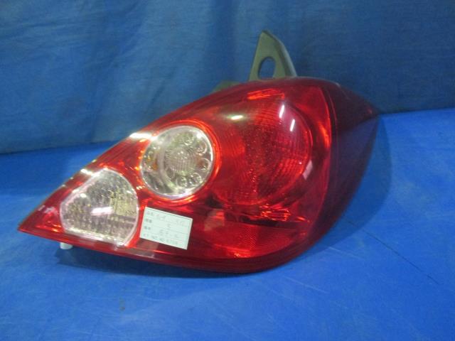 【中古】中古部品 ティーダ C11 右テールランプ 【3310160100-001439299215500】